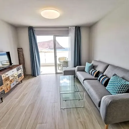 с 1 спальней на пляже техита в Apartment *